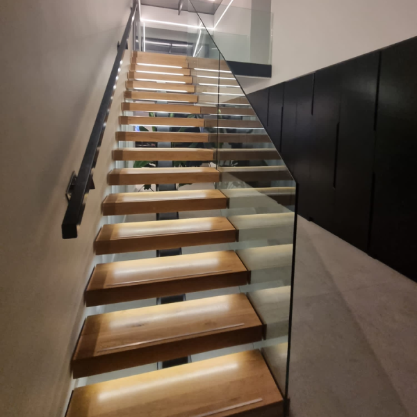 Minimalist Floating Stairs