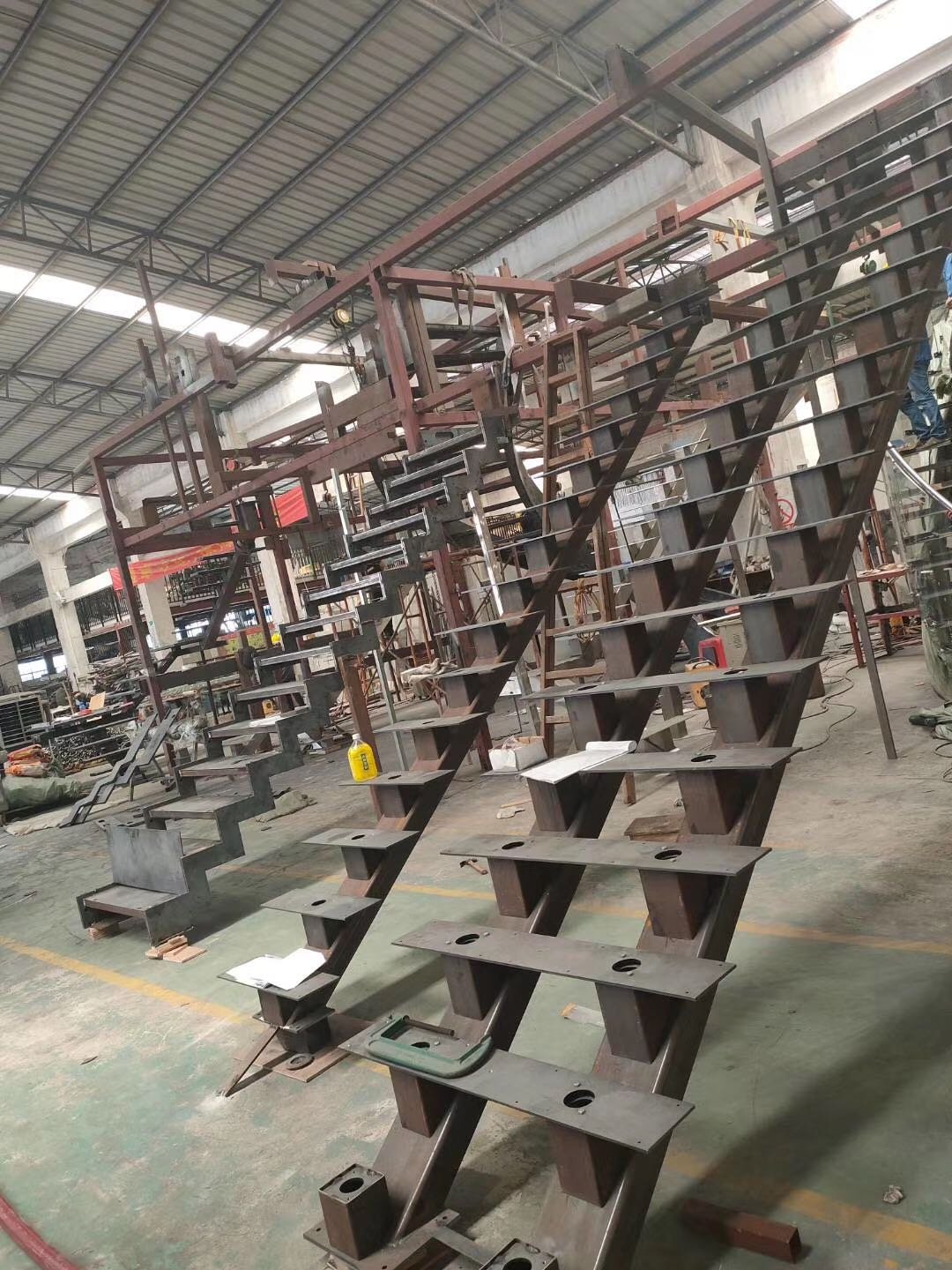 Steel fabrication and welding process for staircase stringers in the factory